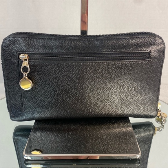 💥💥SOLD—AUTHENTIC CHANEL CC LOGO CAVIAR LEATHER TOTE BAG—SOLD🔥🔥 - Picture 13 of 15